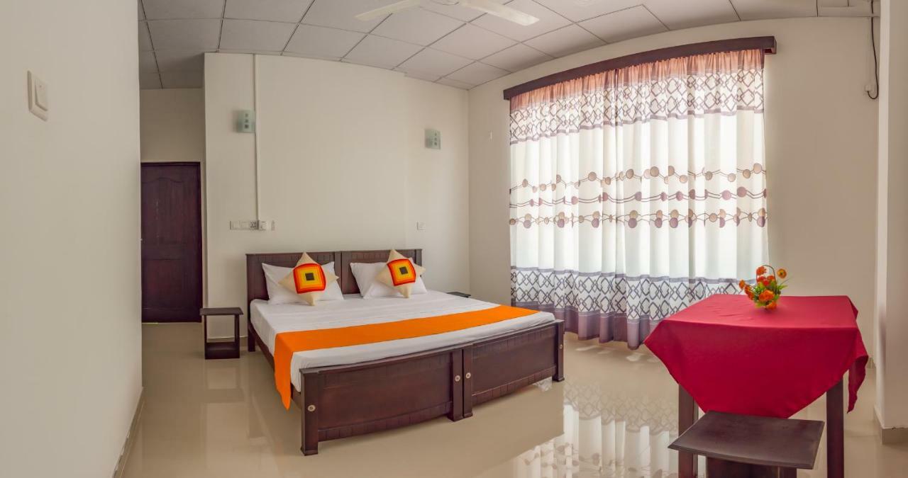 Harry Inn Negombo Exterior foto